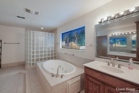 208 Private Road 378 Rio Medina TX 78066