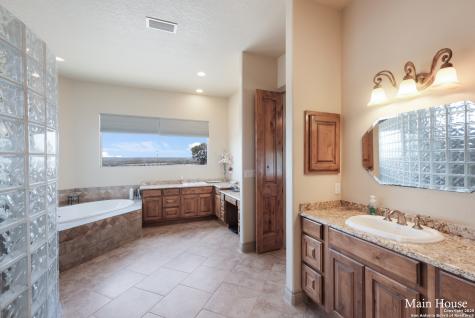 208 Private Road 378 Rio Medina TX 78066
