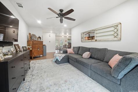 1299 Cibolo Trail Universal City TX 78148