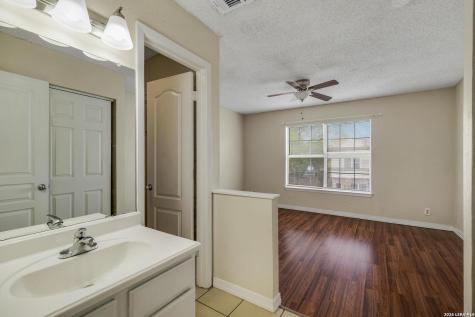 1804 Garys Park San Antonio TX 78247