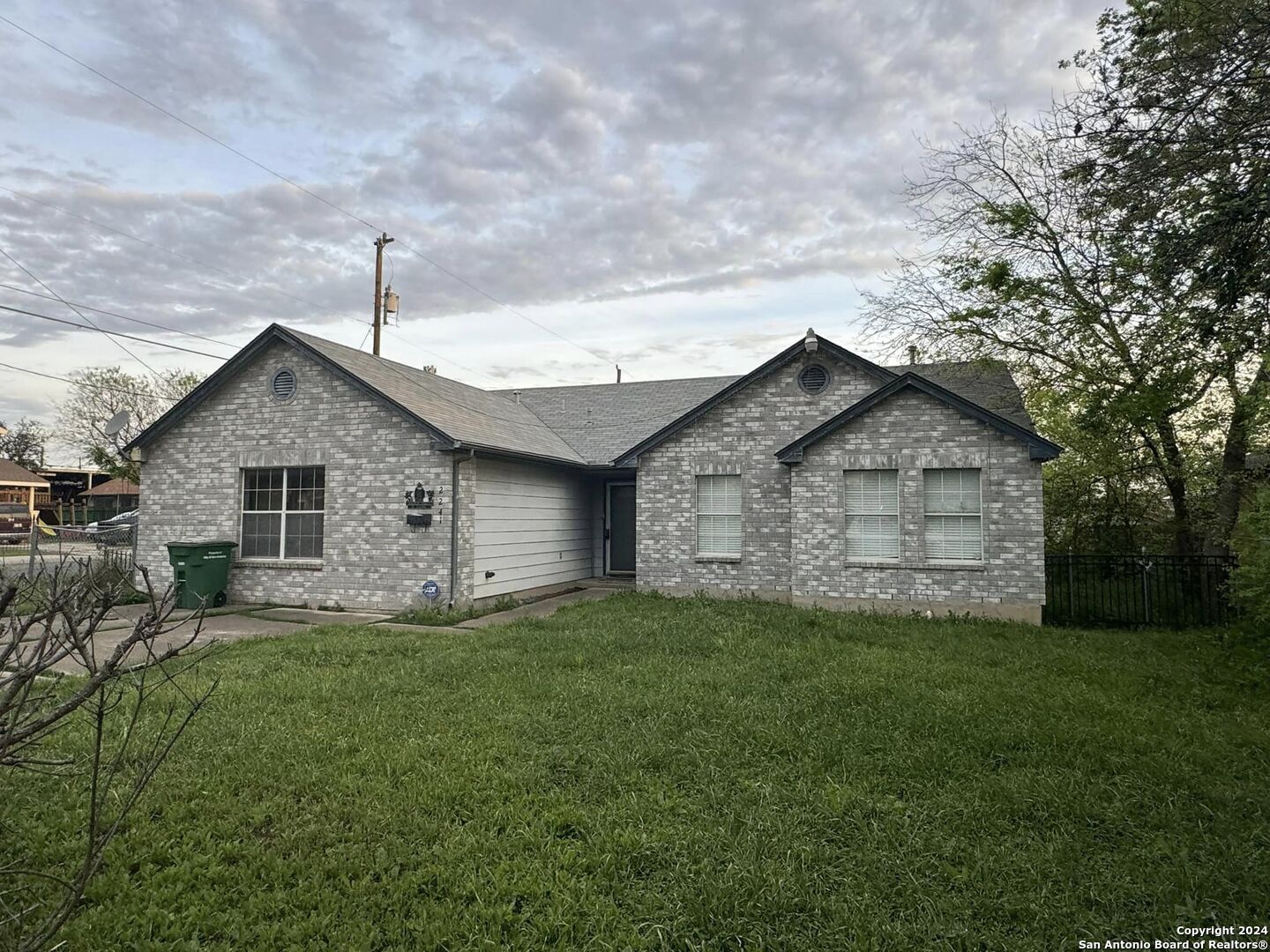 2241 W Laurel San Antonio TX 78201