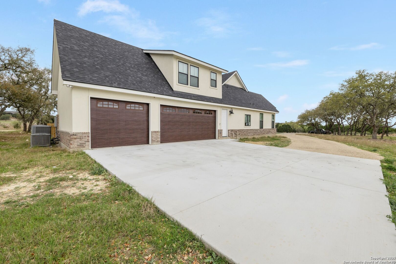 1062 Lariat Bandera TX 78003