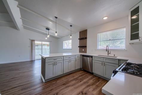 5027 Village Crest San Antonio TX 78218