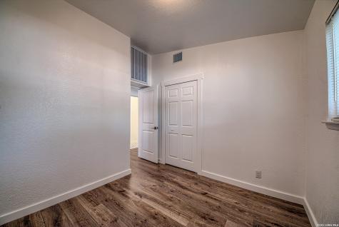 5027 Village Crest San Antonio TX 78218