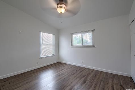 5027 Village Crest San Antonio TX 78218