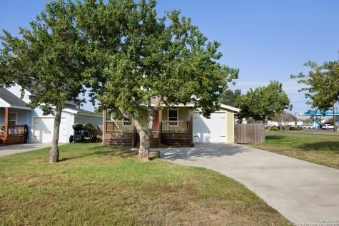 1403 S Young Rockport TX 78382