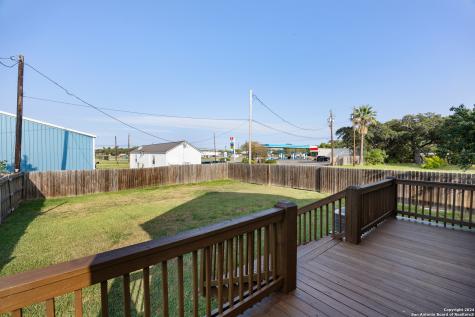 1403 S Young Rockport TX 78382