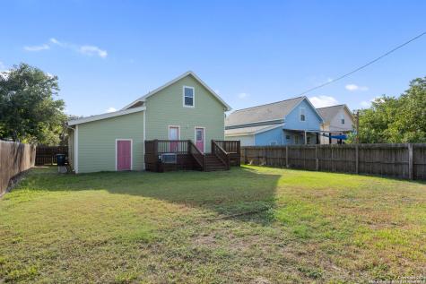 1403 S Young Rockport TX 78382