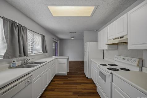 7554 Foss Meadows San Antonio TX 78244
