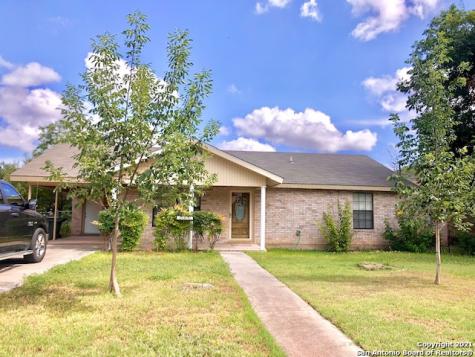 319 W Calera Street Uvalde TX 78801