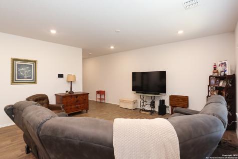 132 Bunkers Hill Floresville TX 78114