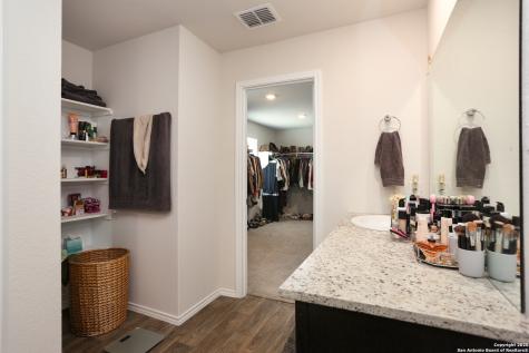 132 Bunkers Hill Floresville TX 78114