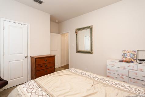 132 Bunkers Hill Floresville TX 78114