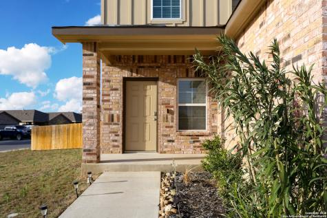 132 Bunkers Hill Floresville TX 78114