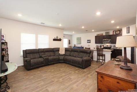 132 Bunkers Hill Floresville TX 78114
