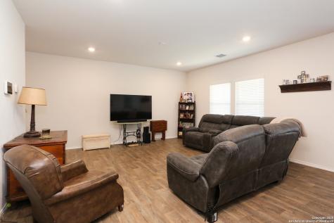 132 Bunkers Hill Floresville TX 78114