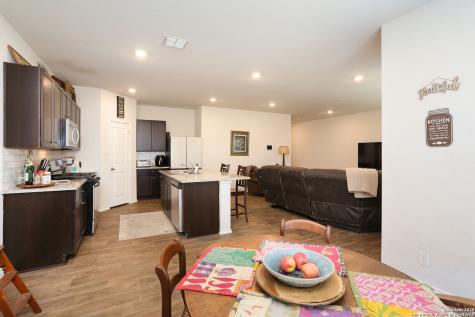 132 Bunkers Hill Floresville TX 78114