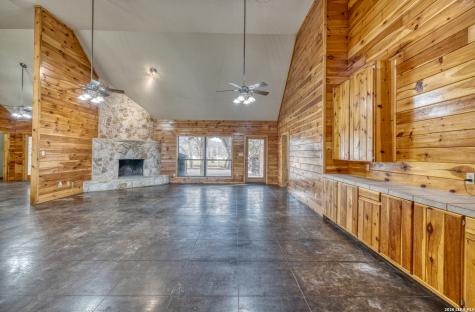 498 Camino Del Rancho Concan TX 78838
