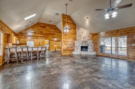 498 Camino Del Rancho Concan TX 78838