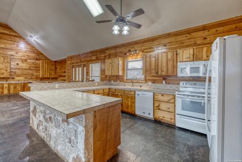 498 Camino Del Rancho Concan TX 78838