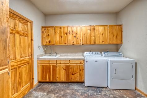 498 Camino Del Rancho Concan TX 78838
