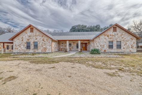 498 Camino Del Rancho Concan TX 78838