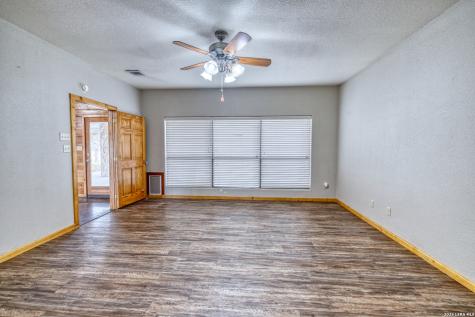498 Camino Del Rancho Concan TX 78838