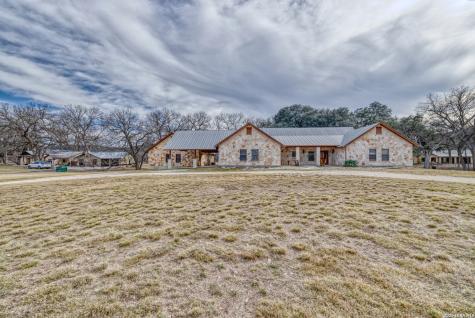 498 Camino Del Rancho Concan TX 78838