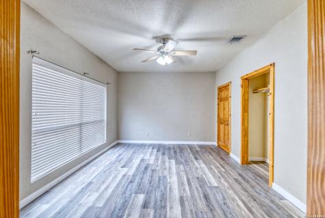 498 Camino Del Rancho Concan TX 78838