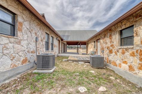 498 Camino Del Rancho Concan TX 78838