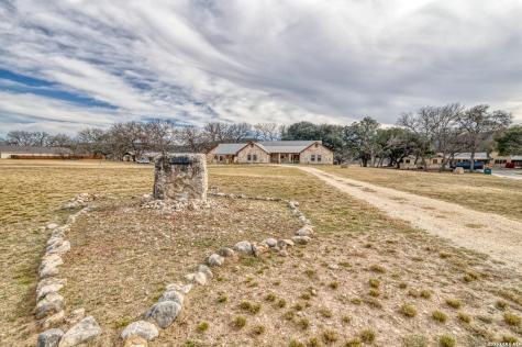 498 Camino Del Rancho Concan TX 78838