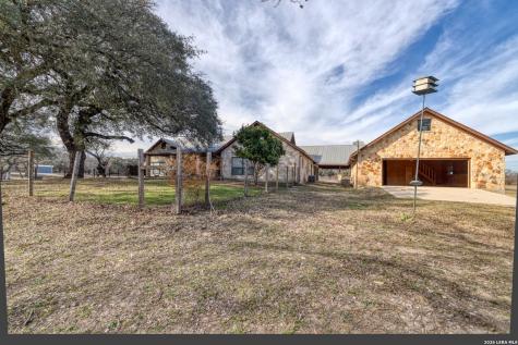 498 Camino Del Rancho Concan TX 78838