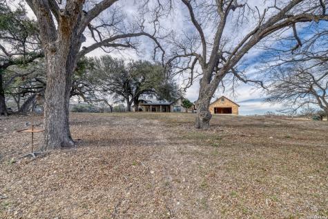 498 Camino Del Rancho Concan TX 78838