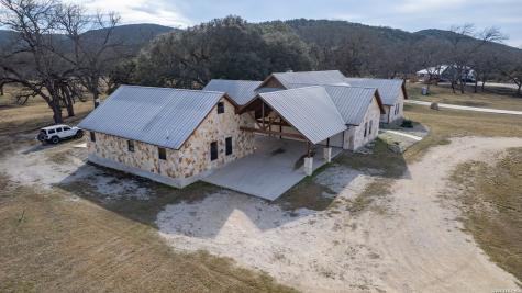 498 Camino Del Rancho Concan TX 78838