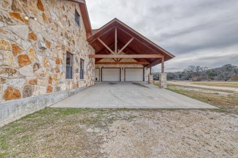 498 Camino Del Rancho Concan TX 78838