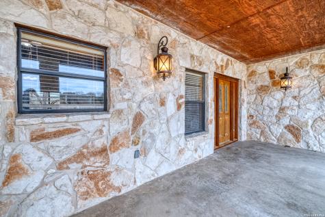 498 Camino Del Rancho Concan TX 78838