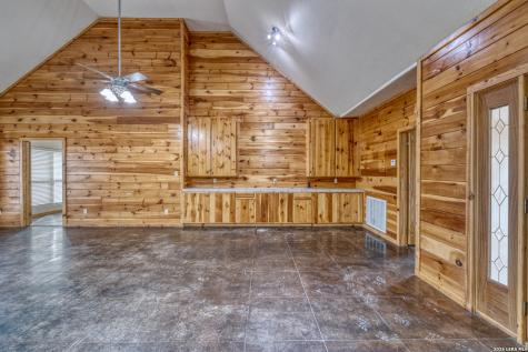 498 Camino Del Rancho Concan TX 78838