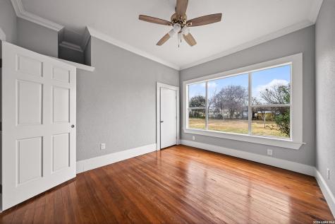 1612 Saint Peter Gonzales TX 78629