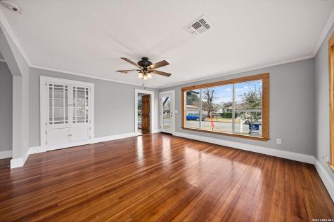 1612 Saint Peter Gonzales TX 78629