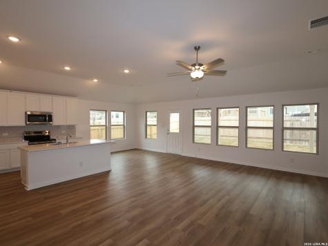 1160 Limestone Ridge Seguin TX 78155