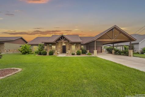 622 N Dickson Poth TX 78147