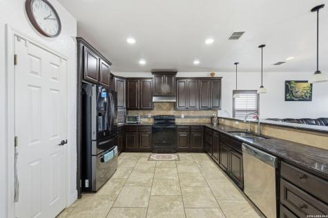 184 Fairway Floresville TX 78114