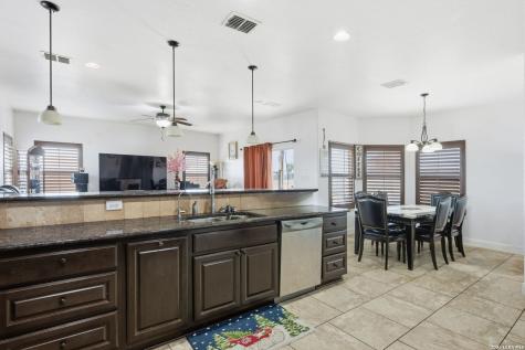 184 Fairway Floresville TX 78114