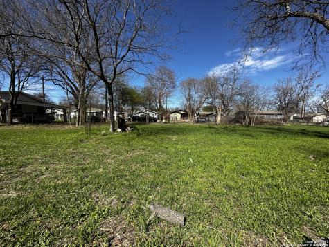 909 SW 34th Street San Antonio TX 78237