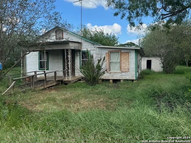 1805 Mcdowell Avenue Jourdanton TX 78026