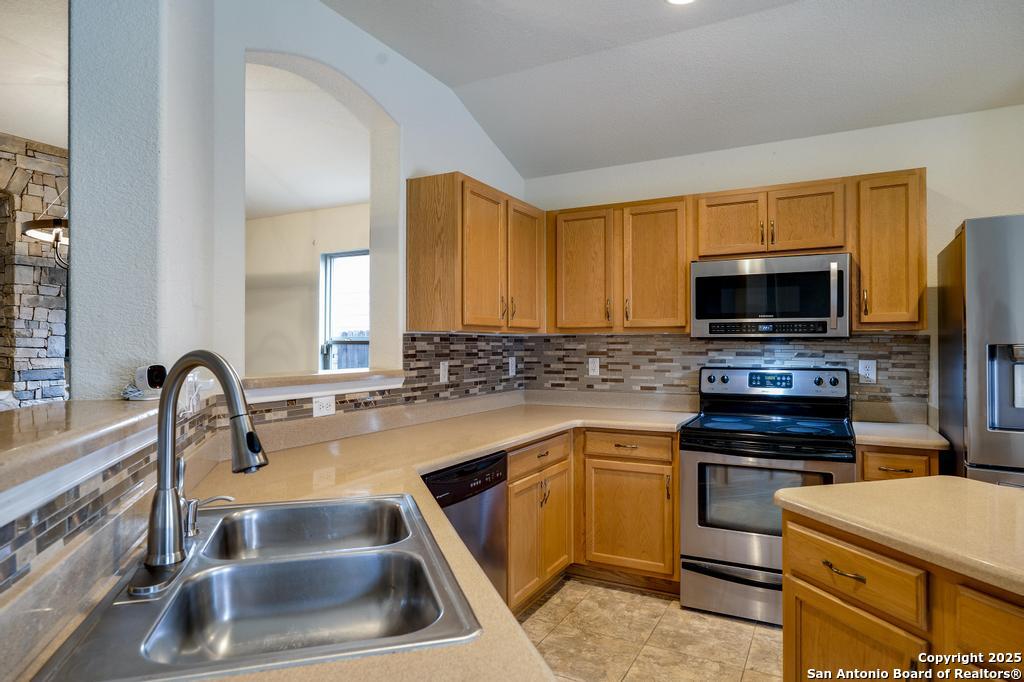 8951 Audubon Park Converse TX 78109