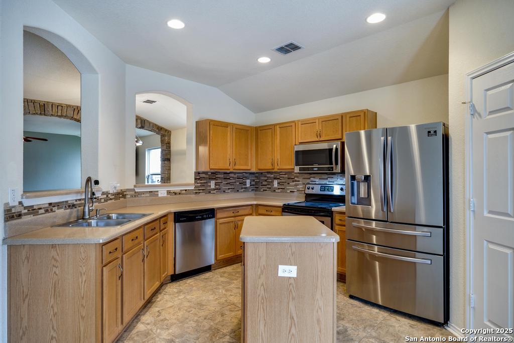 8951 Audubon Park Converse TX 78109