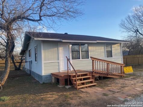104 Commerce Street Jourdanton TX 78026