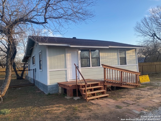 104 Commerce Street Jourdanton TX 78026