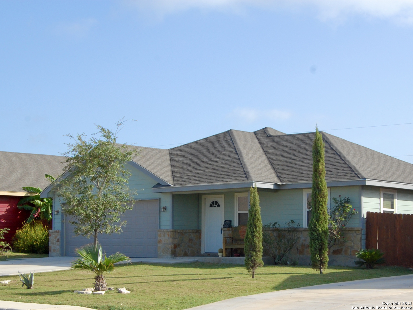 509 Indian Crossing Jourdanton TX 78026
